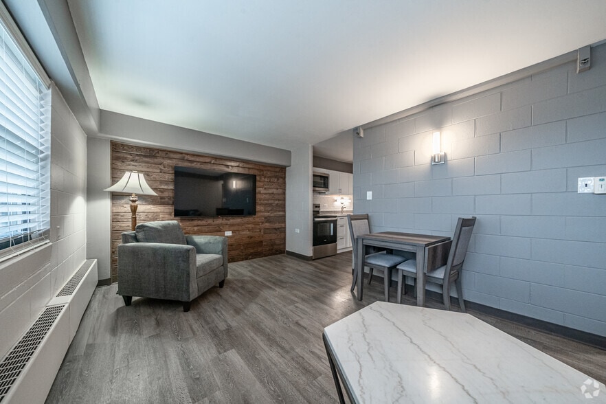 More Photos Of 311 N Ottawa St, Joliet Apartments For Lease