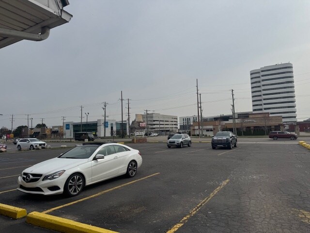 More Photos Of 3065-3095 Crooks Rd, Troy Freestanding For Lease