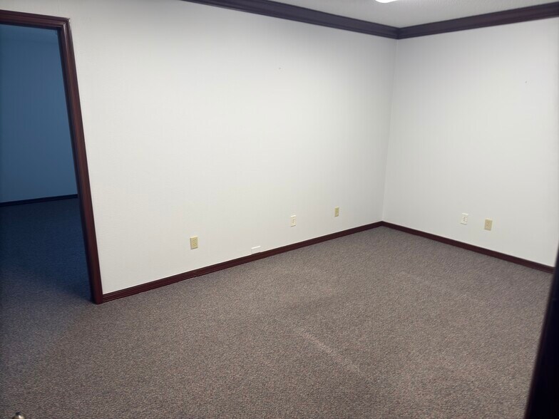 More Photos Of 949 Tamiami Trl, Port Charlotte Office For Lease