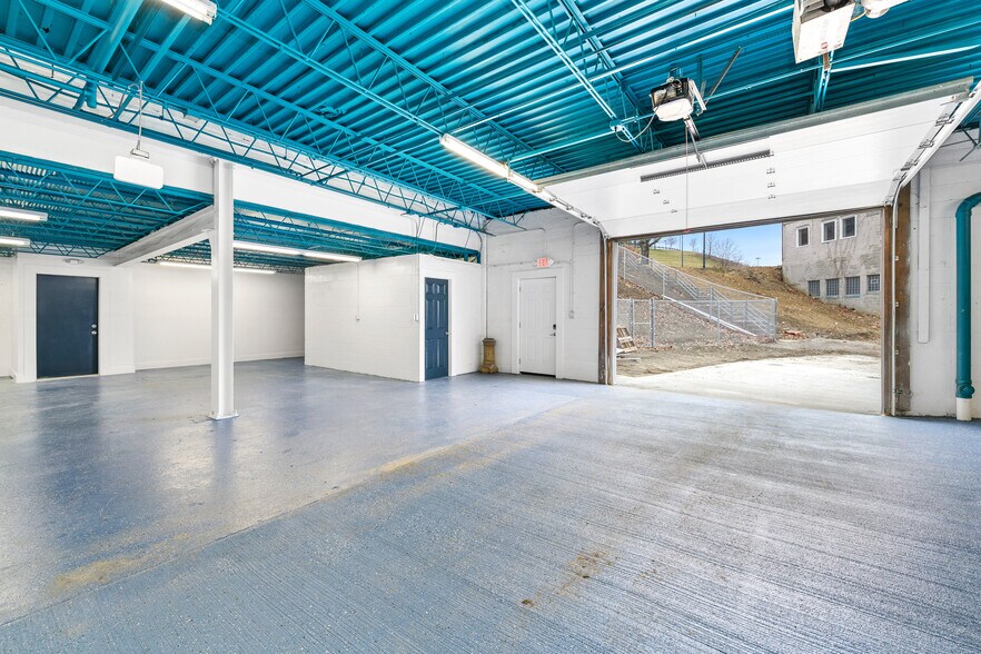 More Photos Of 3665 Central Pky, Cincinnati Warehouse For Sale