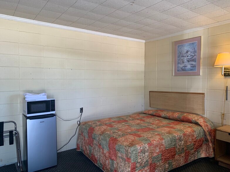 More Photos Of 3682 N College Ave, Jackson Hotel For Sale