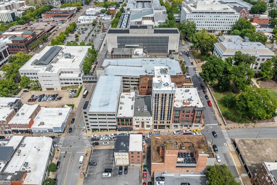 More Photos Of 111 E 7th St, Chattanooga Storefront Retail Office For Lease
