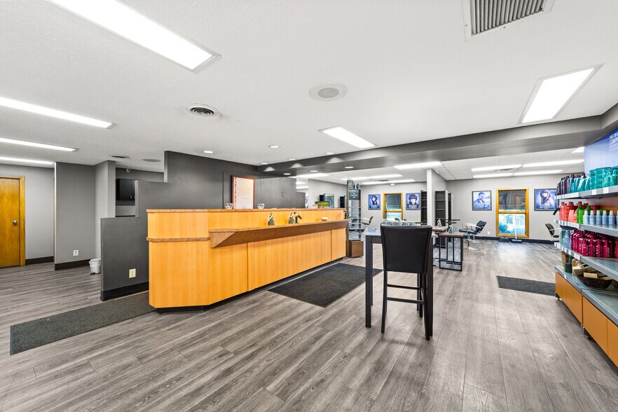 More Photos Of 6071 Old Middle Ridge Rd, Lorain Office For Sale