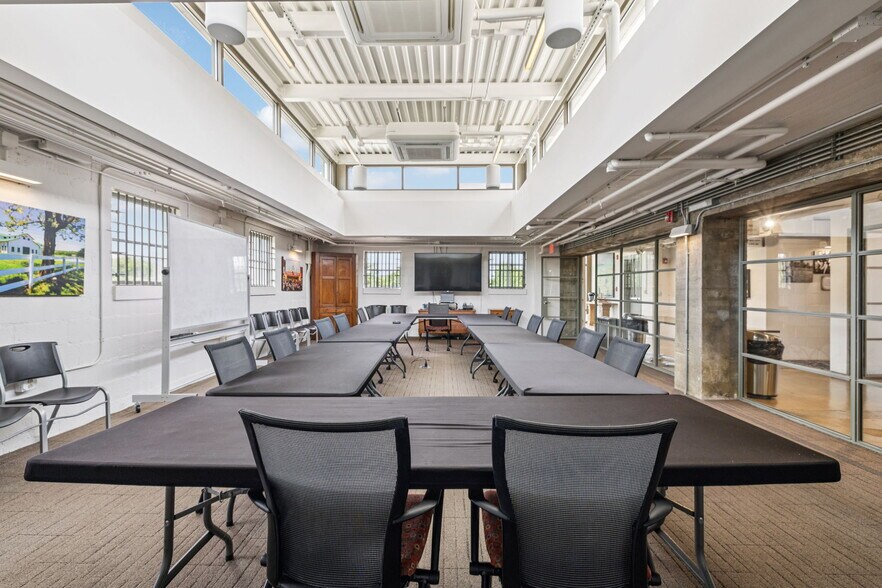 More Photos Of 112 Bridge St, Franklin Office For Sale