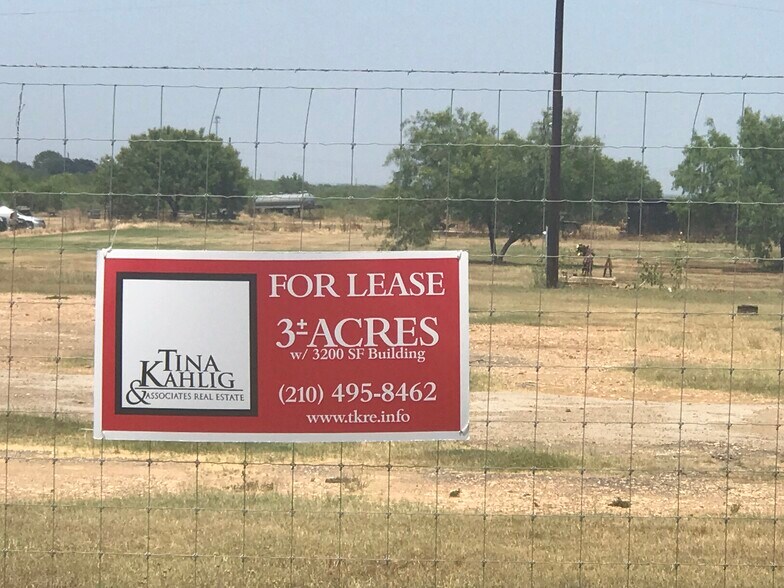 More Photos Of 800 W Fm 117, Dilley Warehouse For Lease