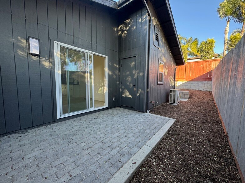 More Photos Of 921-937 Regal Rd, Encinitas Apartments For Sale