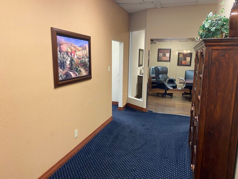 More Photos Of 121 W Hickory St, Denton Office Residential For Lease