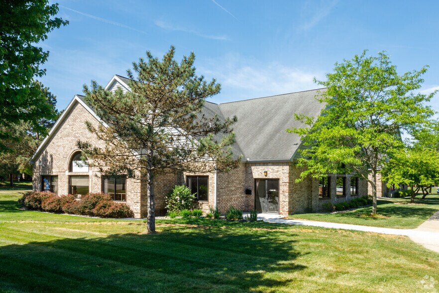More Photos Of 3945 Okemos Rd, Okemos Medical For Lease