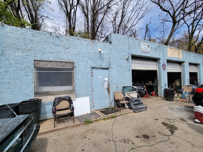 More Photos Of 1757-1765 Windrim Ave, Philadelphia Auto Repair For Sale