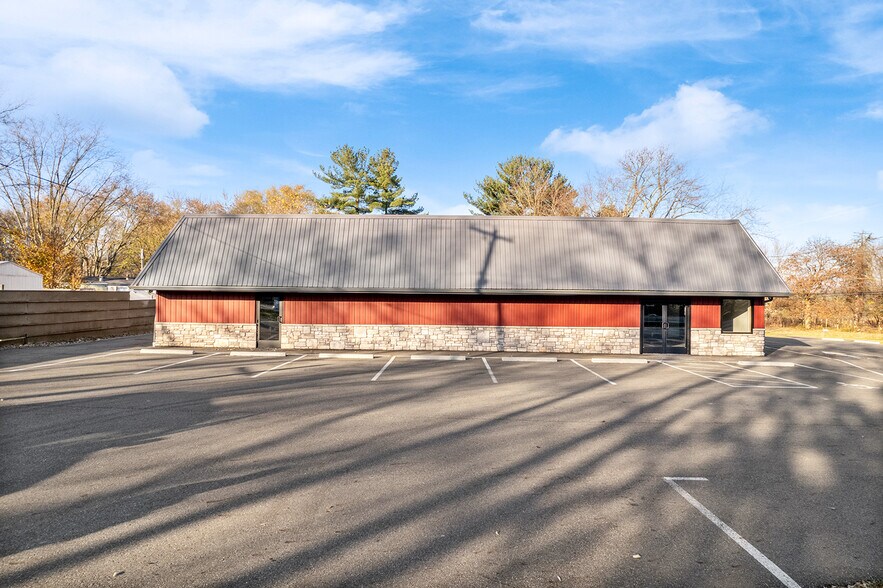 More Photos Of 4291 Manchester Ave NW, North Lawrence Office For Sale