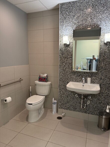 More Photos Of 11800-11922 W 119th St, Overland Park Unknown For Lease