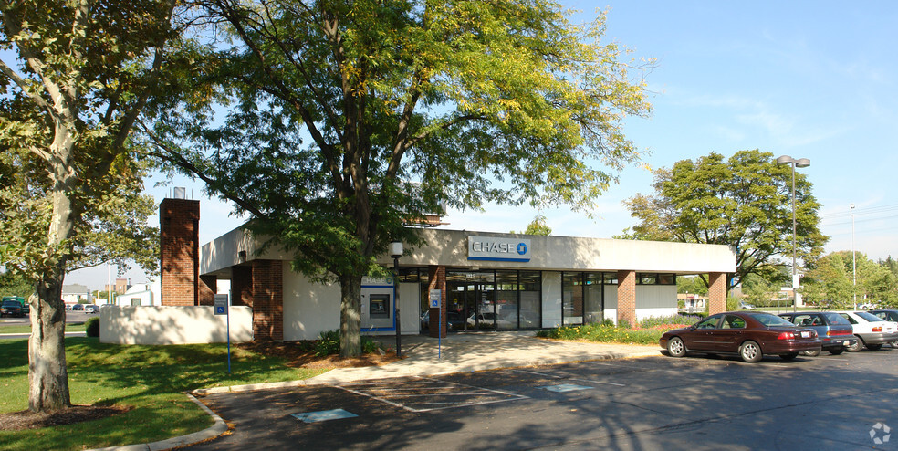 Primary Photo Of 1325 E Dublin Granville Rd, Columbus Bank For Sale