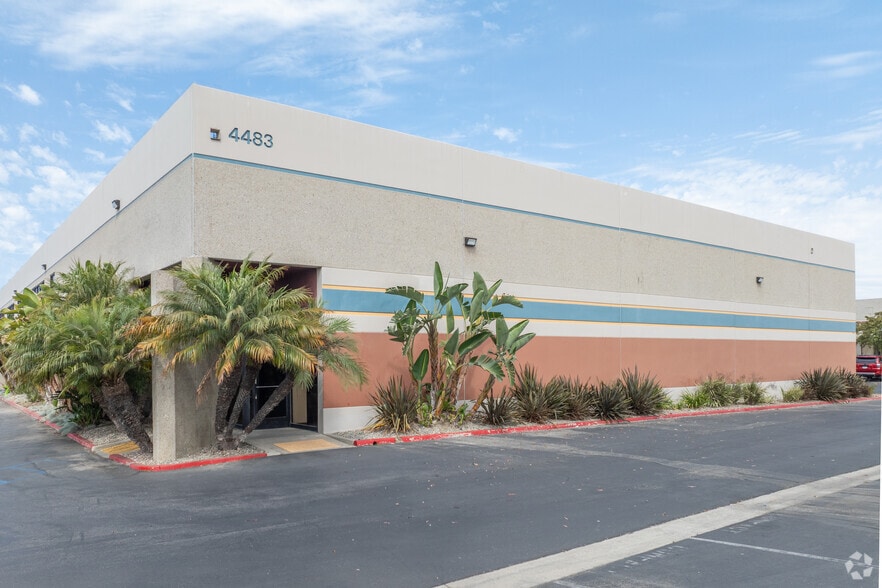 More Photos Of 4483 McGrath St, Ventura Service For Lease