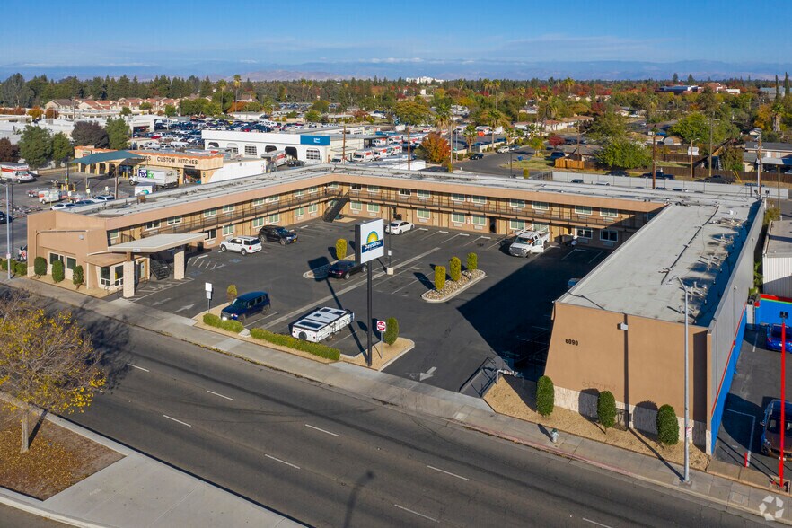 More Photos Of 6090 N Blackstone Ave, Fresno Hotel For Sale