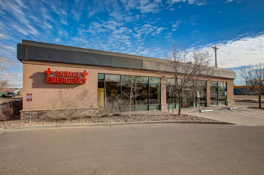 Primary Photo Of 104 S Main St, Longmont Veterinarian Kennel For Sale