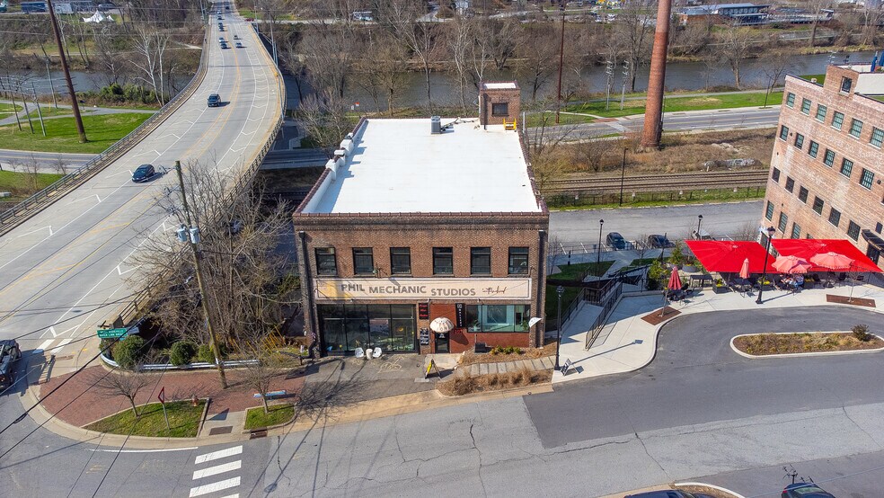 More Photos Of 109 Roberts St, Asheville General Retail For Sale