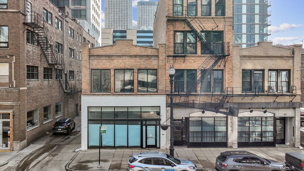Primary Photo Of 619 W Randolph St, Chicago Restaurant For Sale