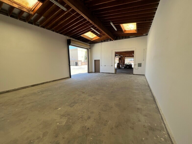 More Photos Of 10540 Kenney St, Santee Warehouse For Lease