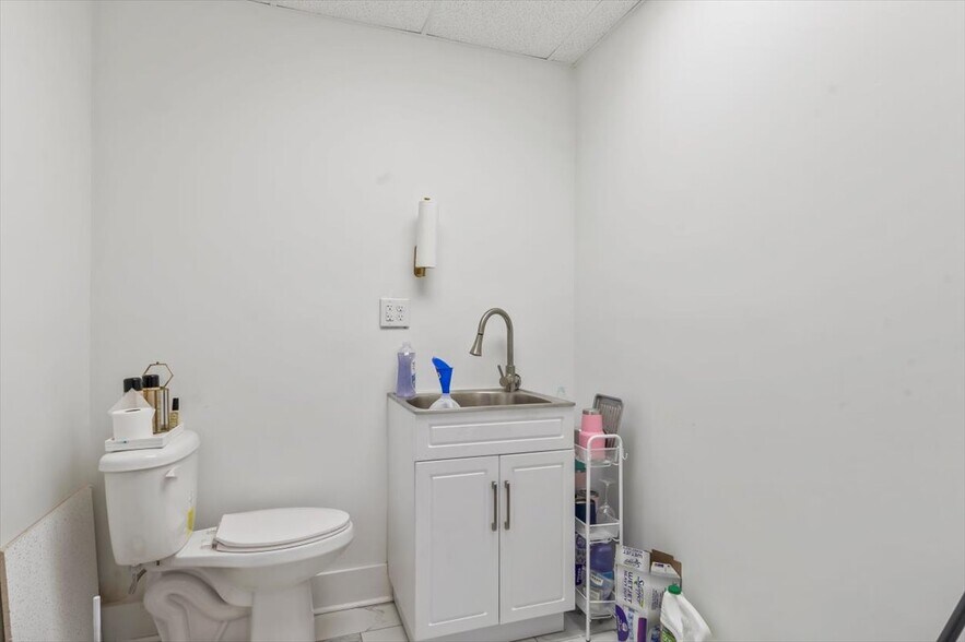 More Photos Of 11743 US Highway 431, Guntersville General Retail For Sale