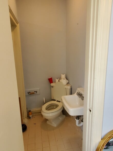 More Photos Of 23 E Market St, Leesburg Loft Creative Space For Lease