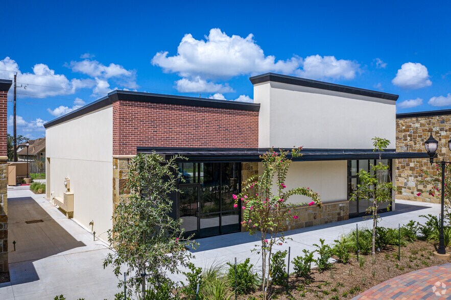 More Photos Of 18722 University Blvd, Sugar Land Unknown For Lease