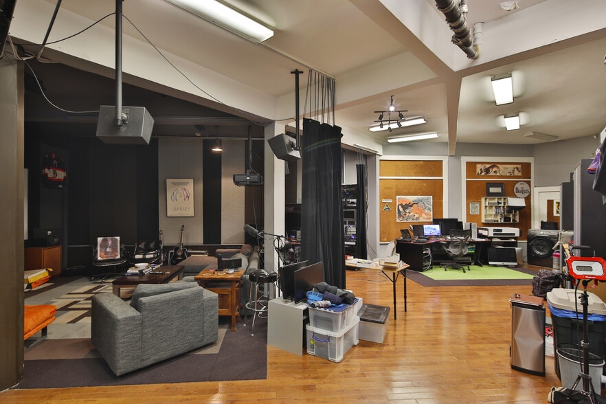 More Photos Of 4360 W Sunset Blvd, Los Angeles Storefront Retail Office For Sale