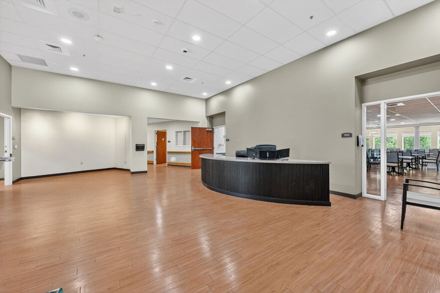 More Photos Of 106 Hospital Dr, Smithville Assisted Living For Sale