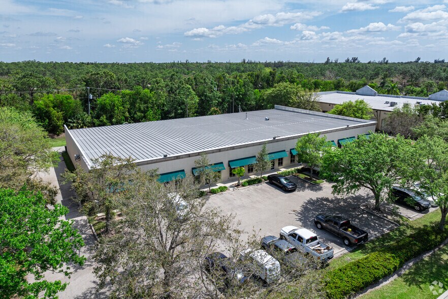 More Photos Of 1076 Business Ln, Naples Showroom For Lease