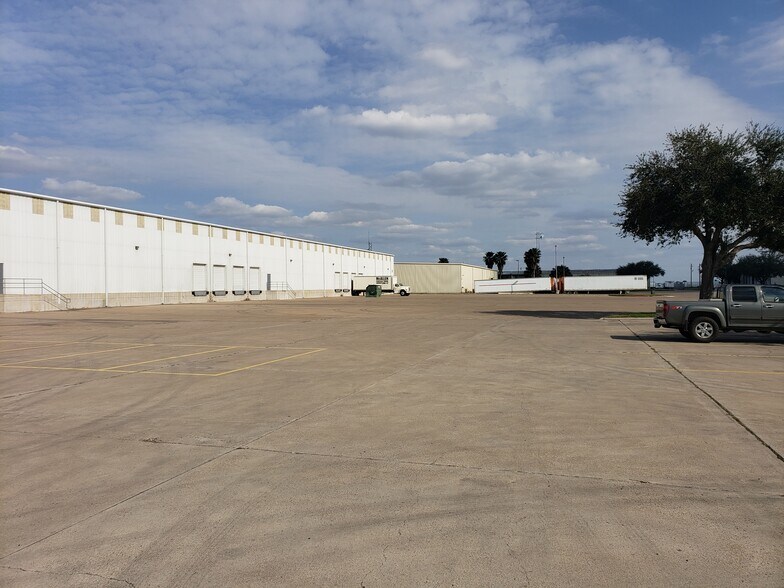 More Photos Of 3600 Formosa Ave, McAllen Distribution For Lease