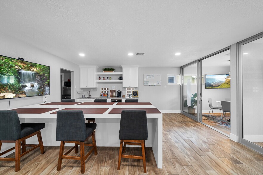 More Photos Of 29519 W Hawthorne Dr, Spring Flex For Sale