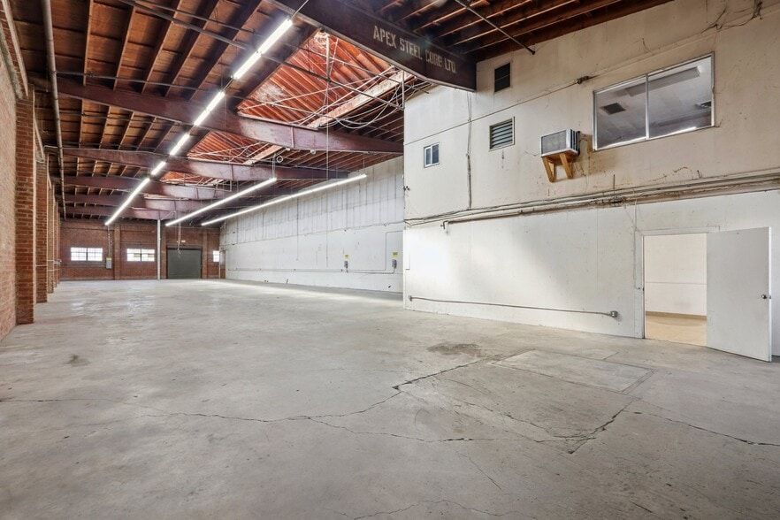 More Photos Of 6505 McKinley Ave, Los Angeles Manufacturing For Lease
