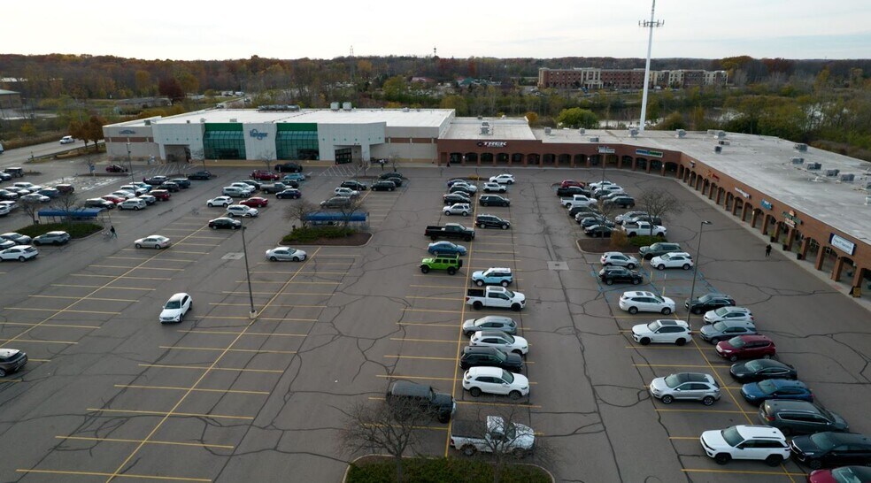 More Photos Of 39440-39900 W 14 Mile Rd, Walled Lake Unknown For Lease