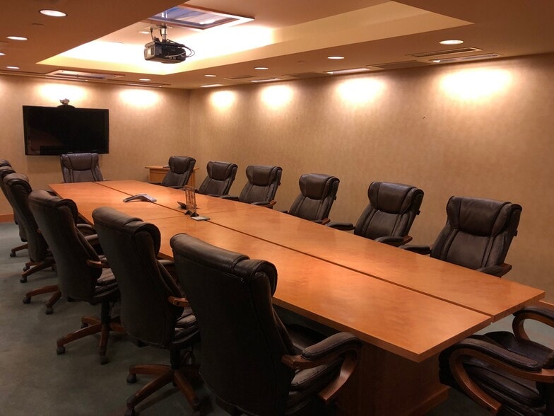 More Photos Of 6701 W 23rd St, Saint Louis Park Warehouse For Lease