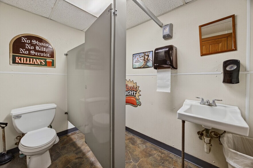 More Photos Of 2862 Guyanoga Rd, Branchport General Retail For Sale