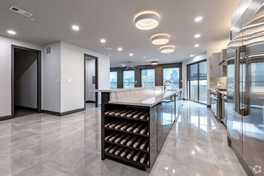 More Photos Of 1303 Dragon St, Dallas Storefront Retail Residential For Sale