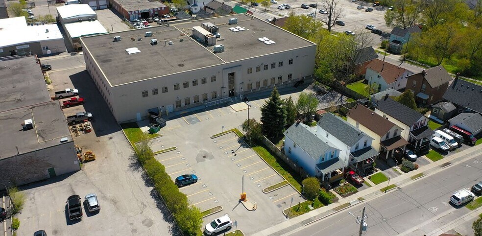 More Photos Of 78 Richmond St W, Oshawa Office For Lease