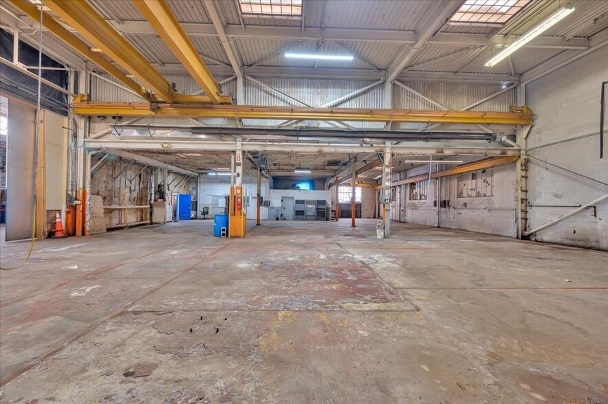 More Photos Of 8820 Lyndon St, Detroit Manufacturing For Sale