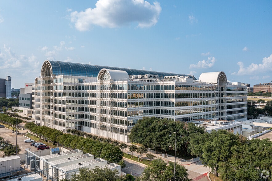 More Photos Of 1950 N Stemmons Fwy, Dallas Office For Lease