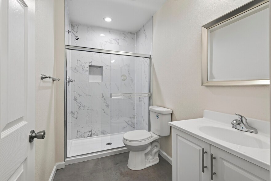 More Photos Of 526-534 W 47th St, Los Angeles Apartments For Sale