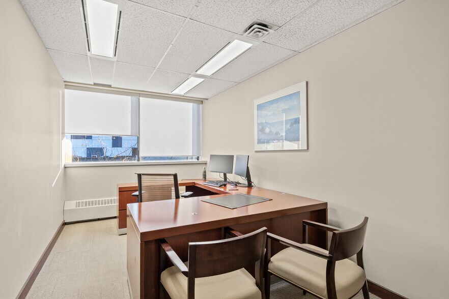 More Photos Of 478 Bernard Av, Kelowna Office For Lease