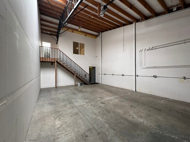 More Photos Of 24400 Old 44 Dr, Millville Flex For Sale
