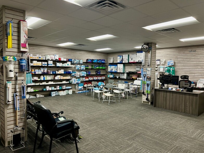 More Photos Of 1156 Jasper St, Largo General Retail For Sale