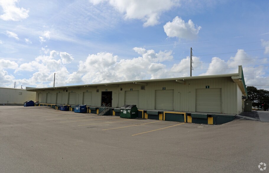 More Photos Of 2222 S Combee Rd, Lakeland Flex For Lease