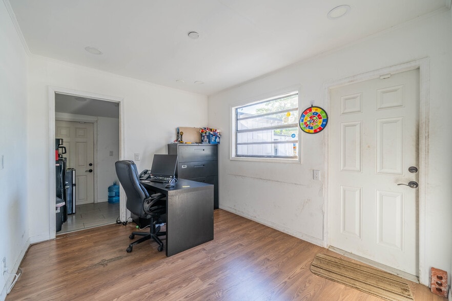 More Photos Of 14041 N Florida Ave, Tampa Auto Dealership For Sale