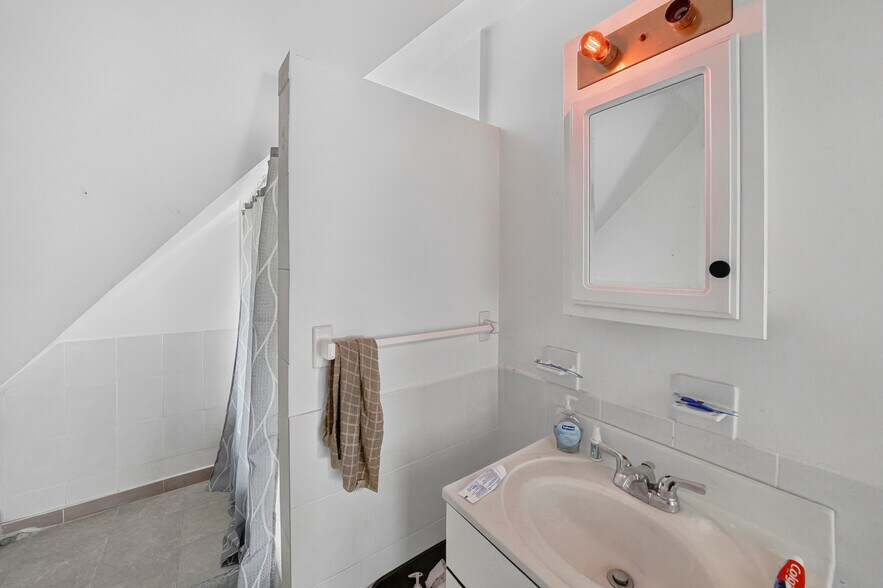 More Photos Of 137 Livingston Ave, New Brunswick Office Residential For Sale