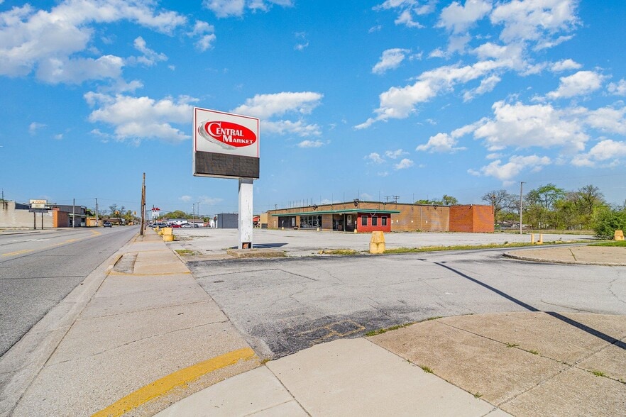 More Photos Of 3232 Central Ave, Lake Station Supermarket For Lease