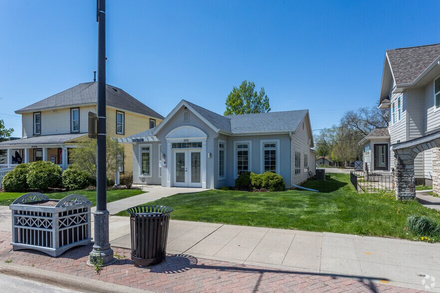 More Photos Of 308 5th St, West Des Moines Office For Sale