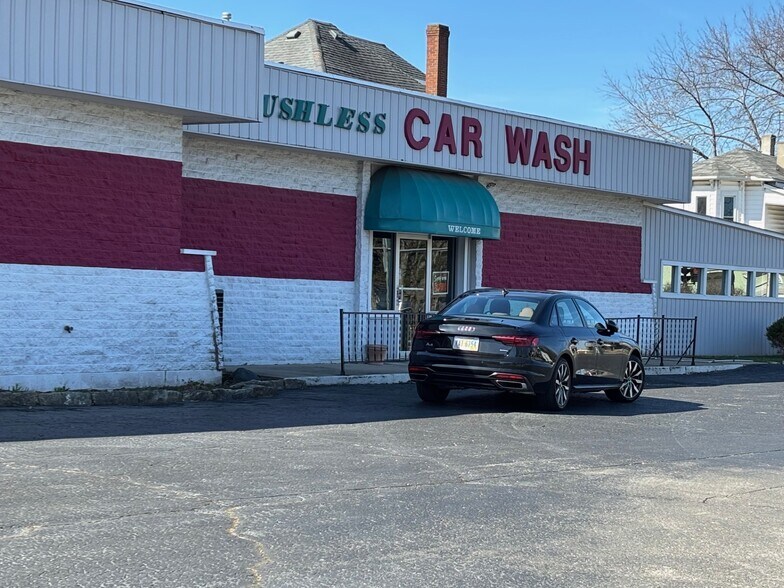 More Photos Of 927 W Columbia St, Springfield Carwash For Sale