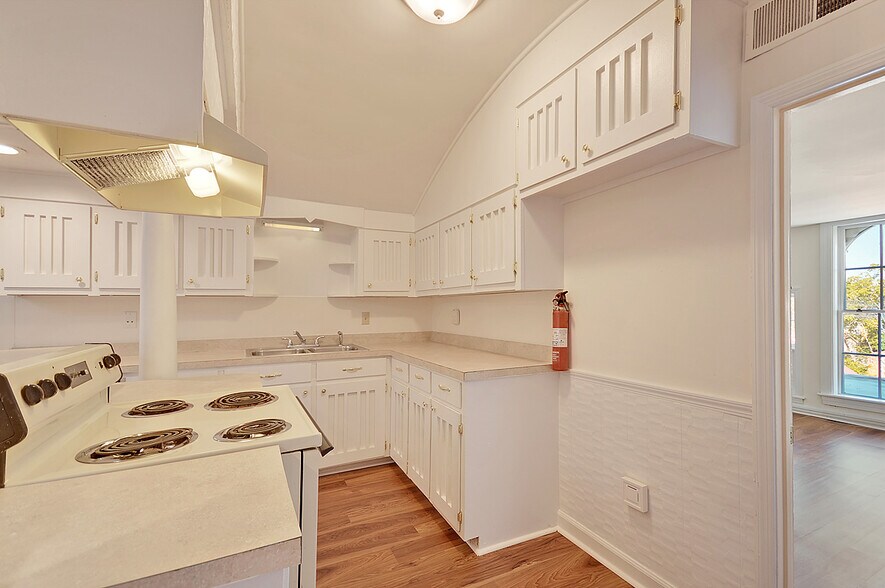 More Photos Of 635 E Bay St, Charleston Office Residential For Lease