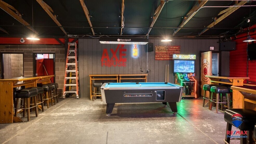 More Photos Of 5201 S Douglas Hwy, Gillette Bar For Sale